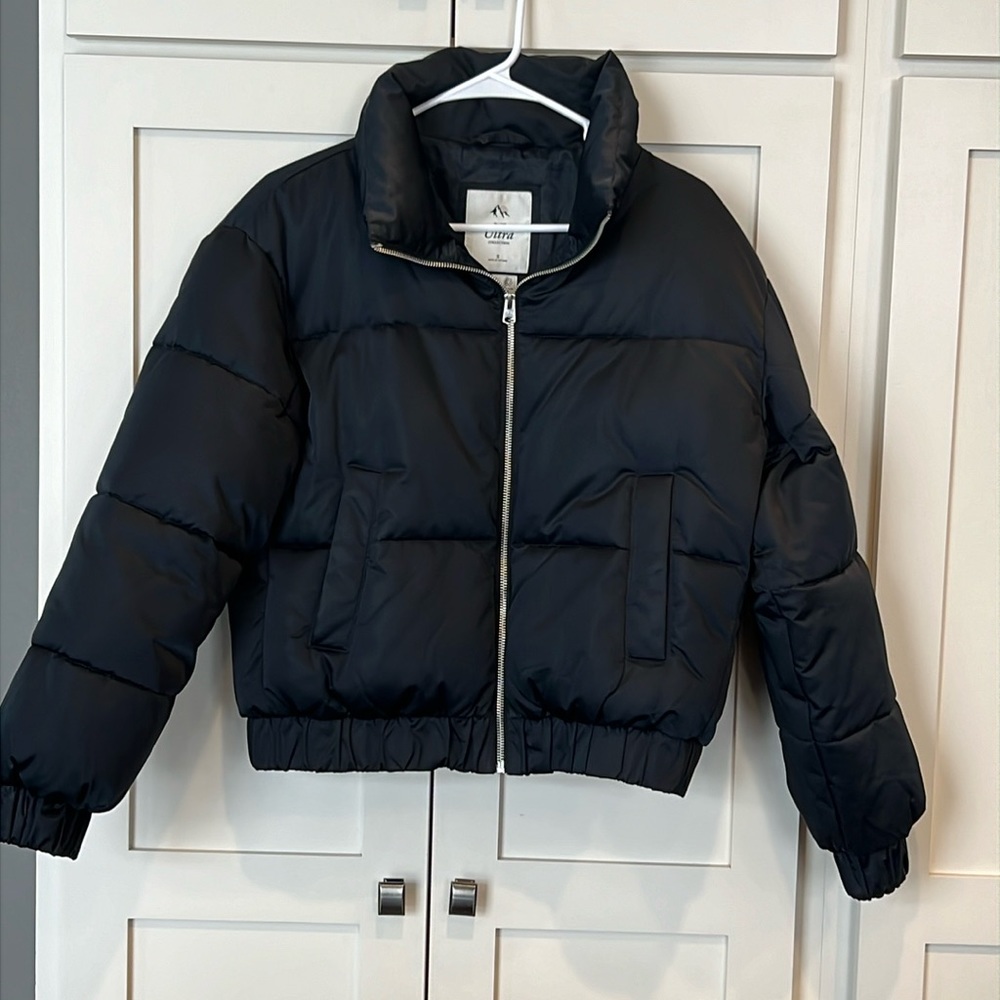 Abercrombie and Fitch women’s Ultra mini black puffer coat, size small.
